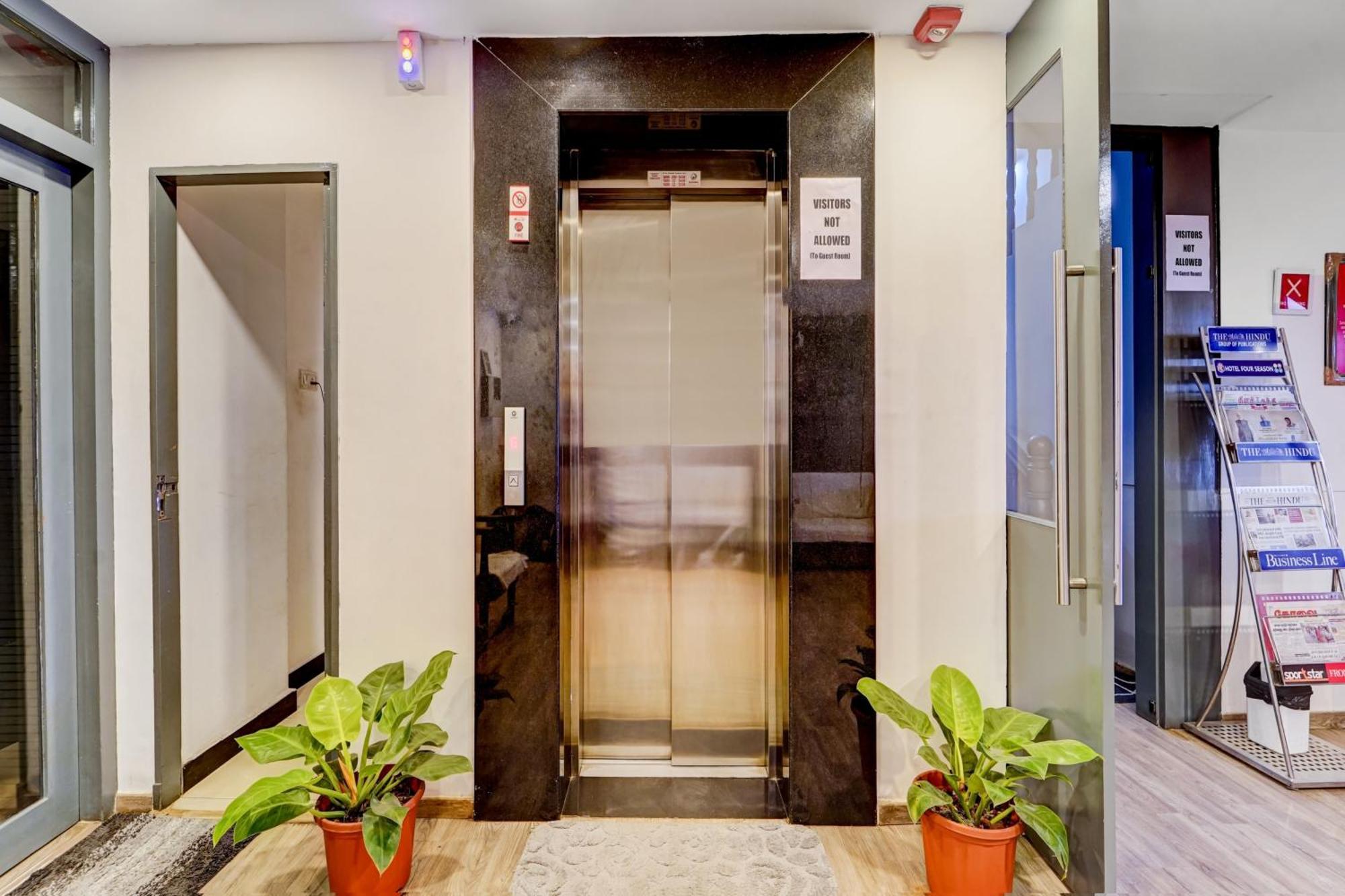 Super Townhouse Four Season Hotell Coimbatore Exteriör bild