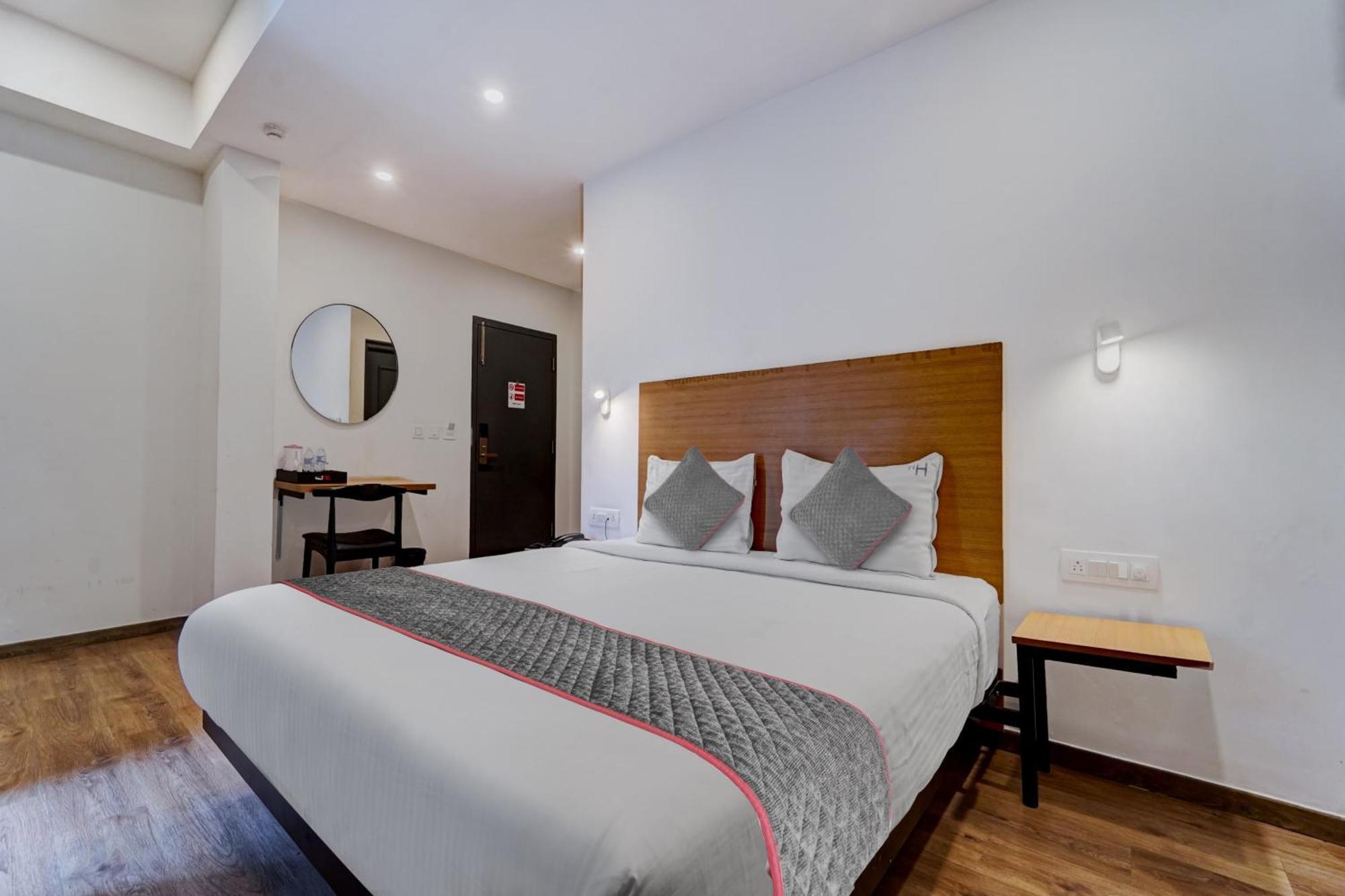 Super Townhouse Four Season Hotell Coimbatore Exteriör bild