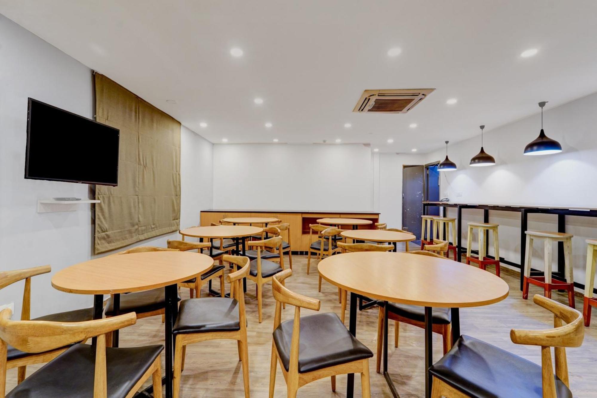 Super Townhouse Four Season Hotell Coimbatore Exteriör bild
