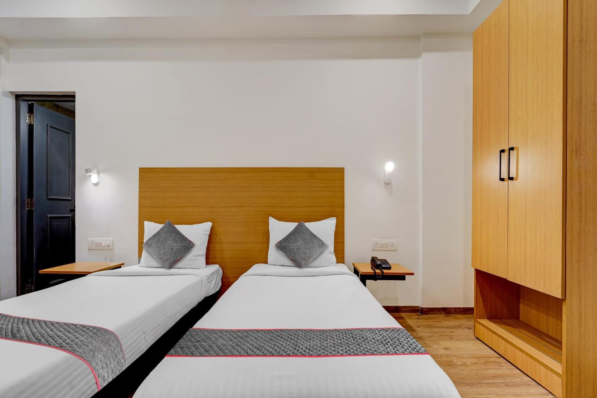 Super Townhouse Four Season Hotell Coimbatore Exteriör bild