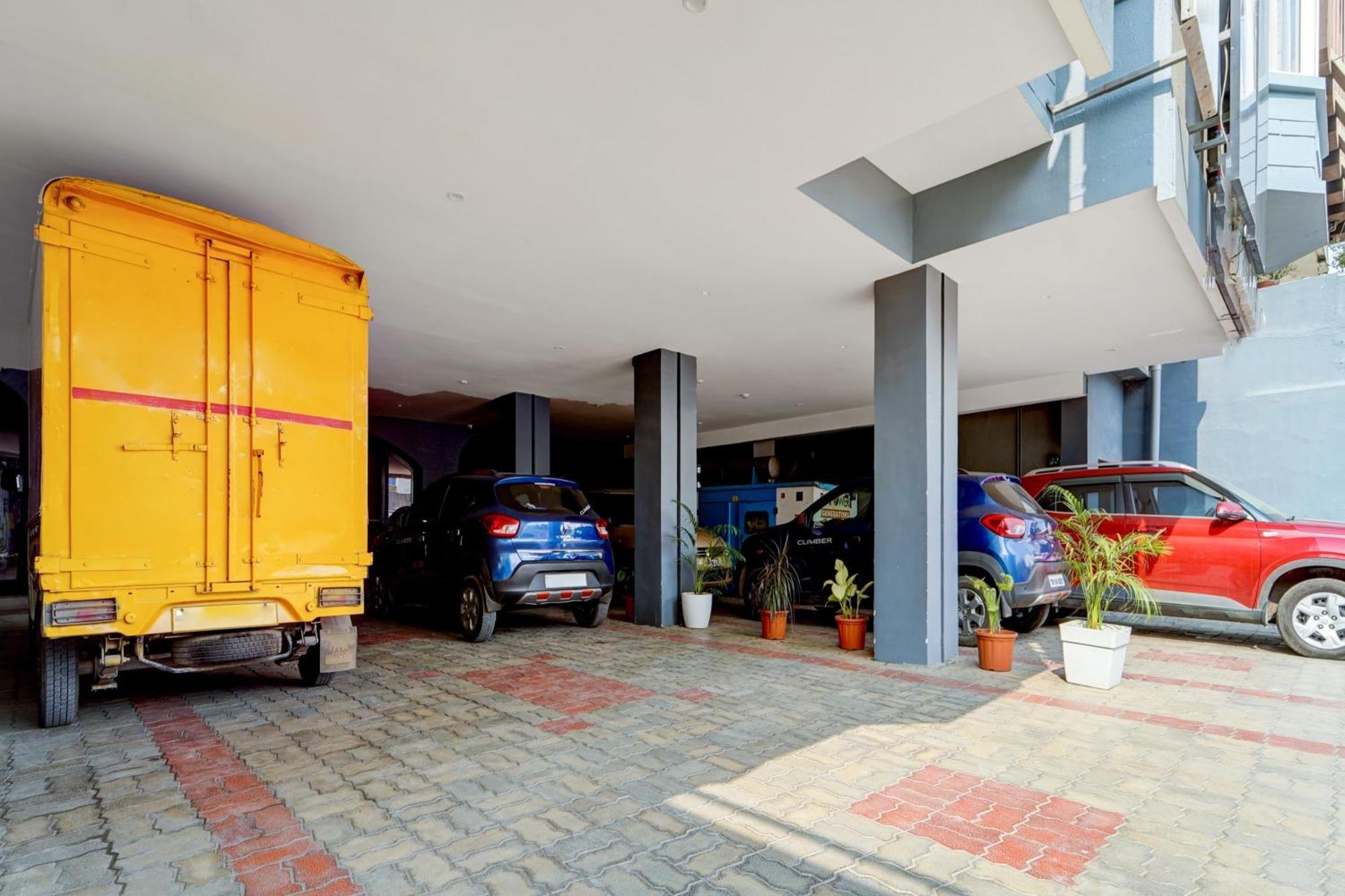 Super Townhouse Four Season Hotell Coimbatore Exteriör bild