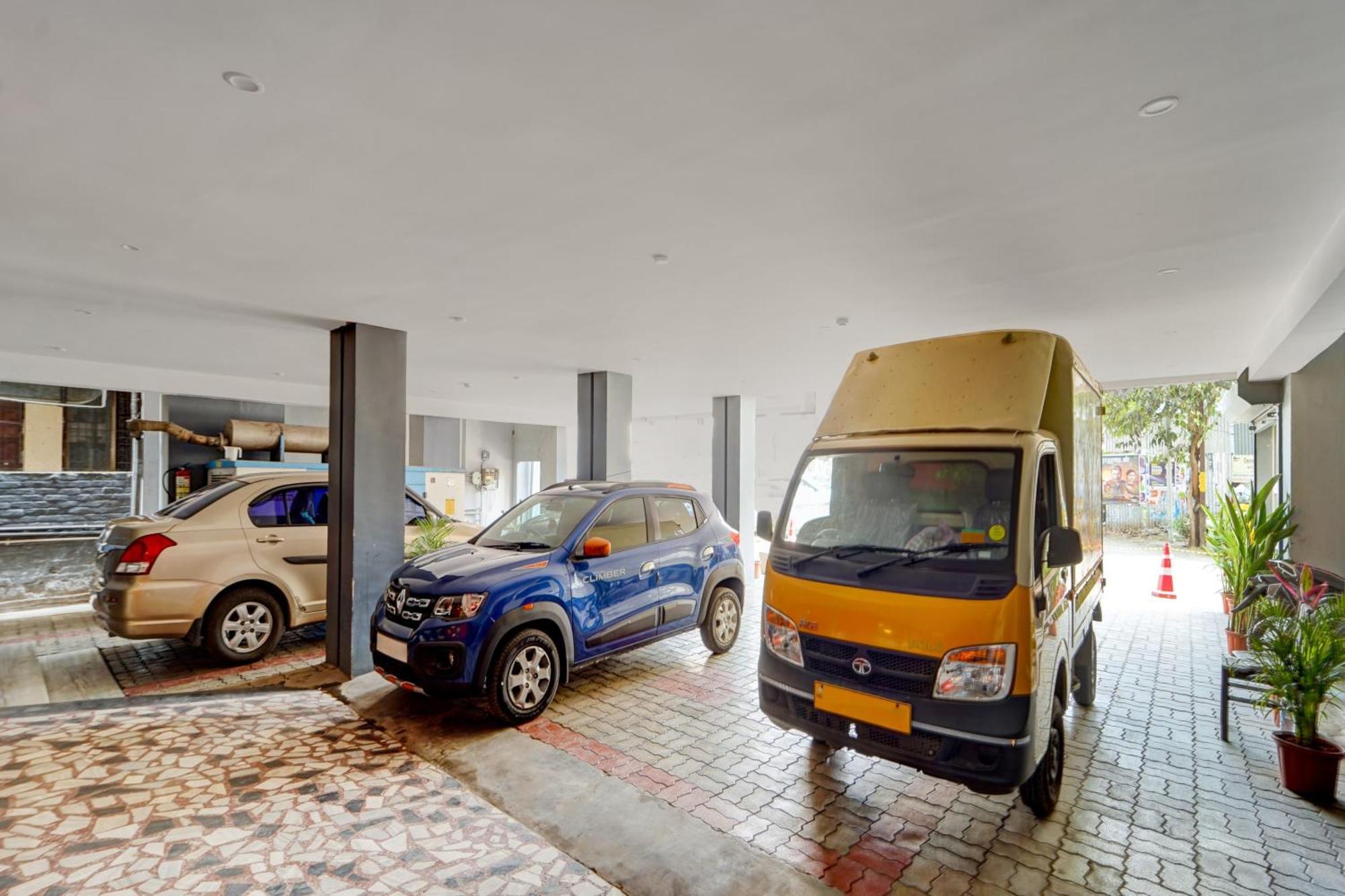 Super Townhouse Four Season Hotell Coimbatore Exteriör bild