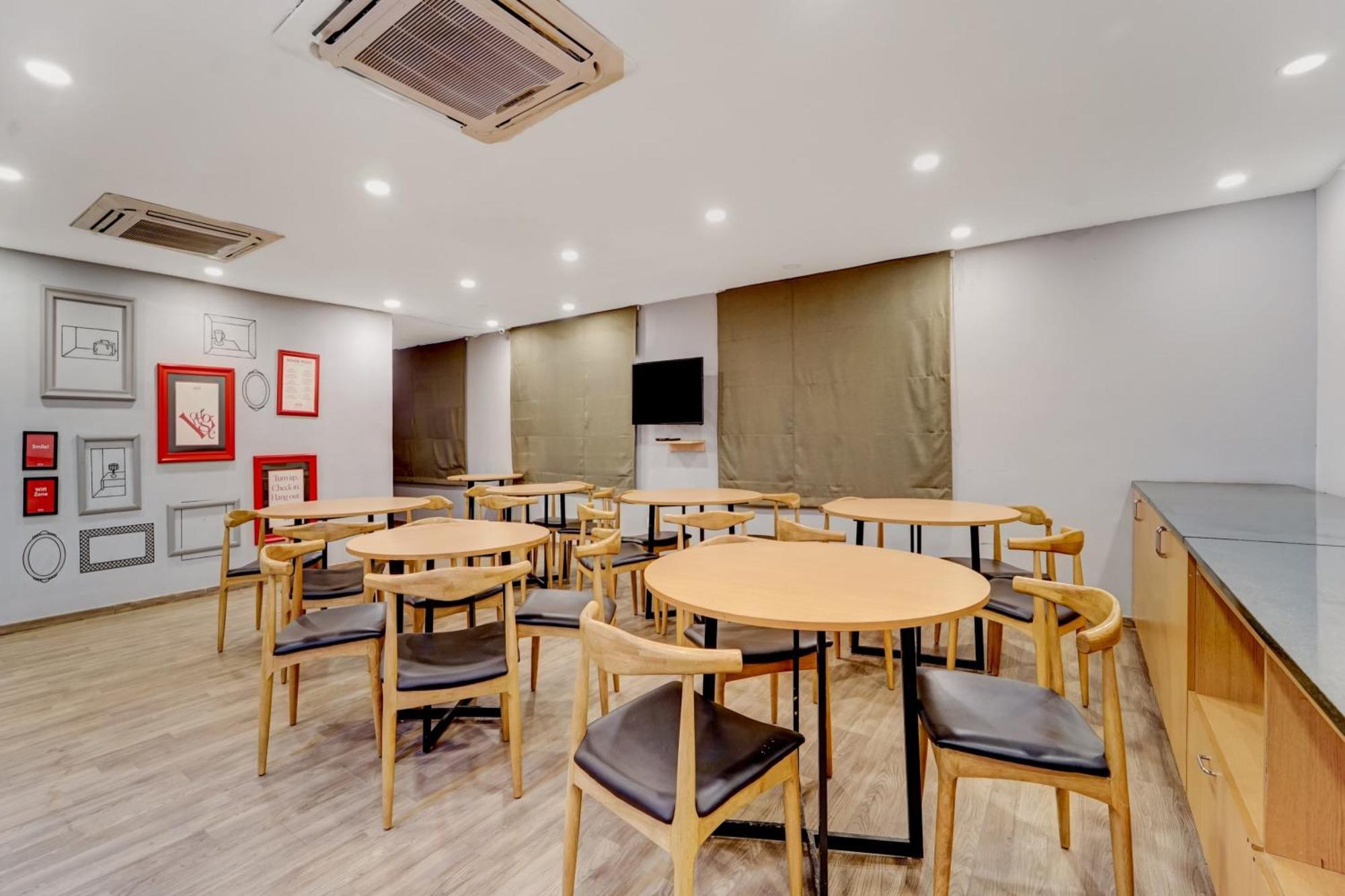 Super Townhouse Four Season Hotell Coimbatore Exteriör bild