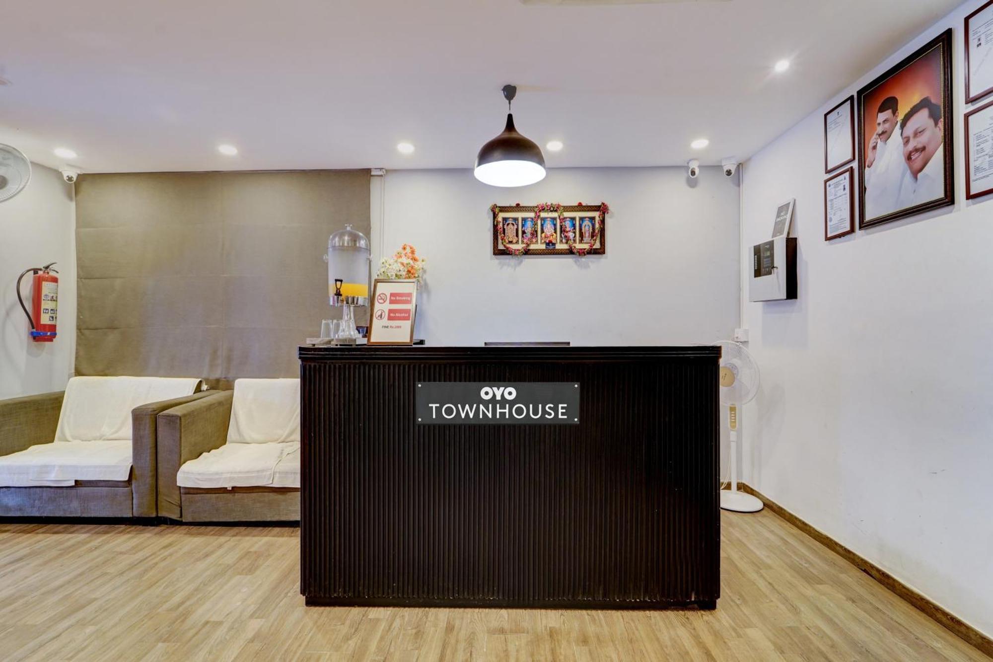 Super Townhouse Four Season Hotell Coimbatore Exteriör bild