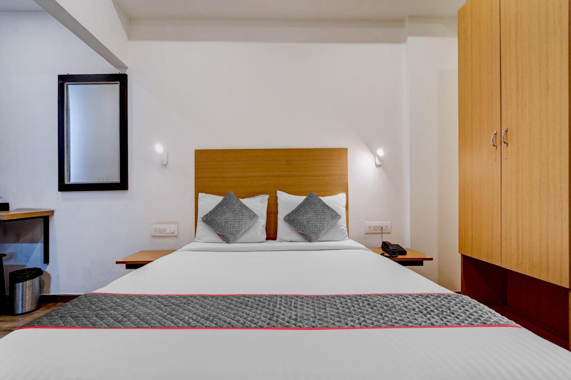 Super Townhouse Four Season Hotell Coimbatore Exteriör bild